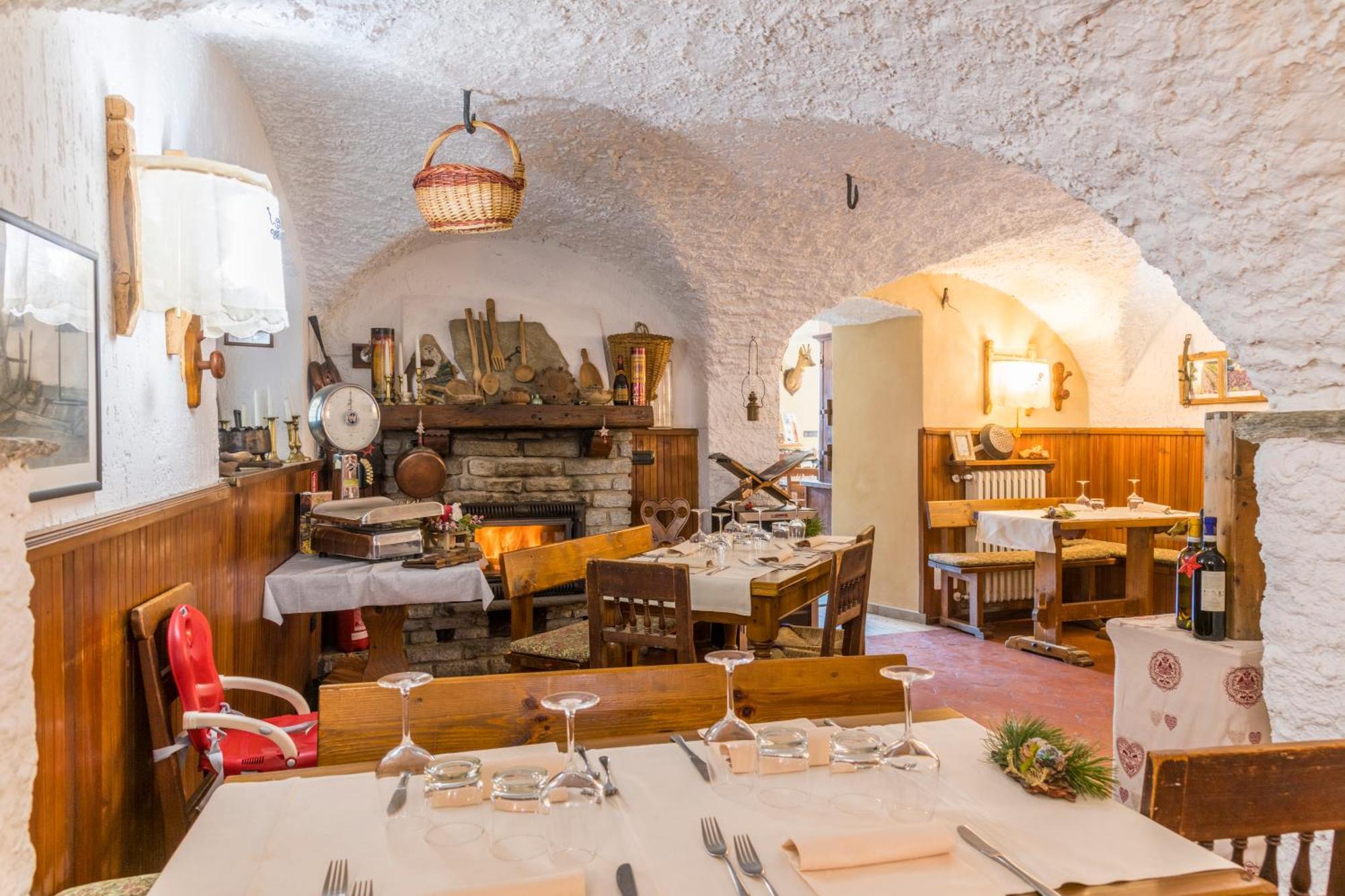 La Placette - Albergo Diffuso E Trattoria Usseaux Extérieur photo