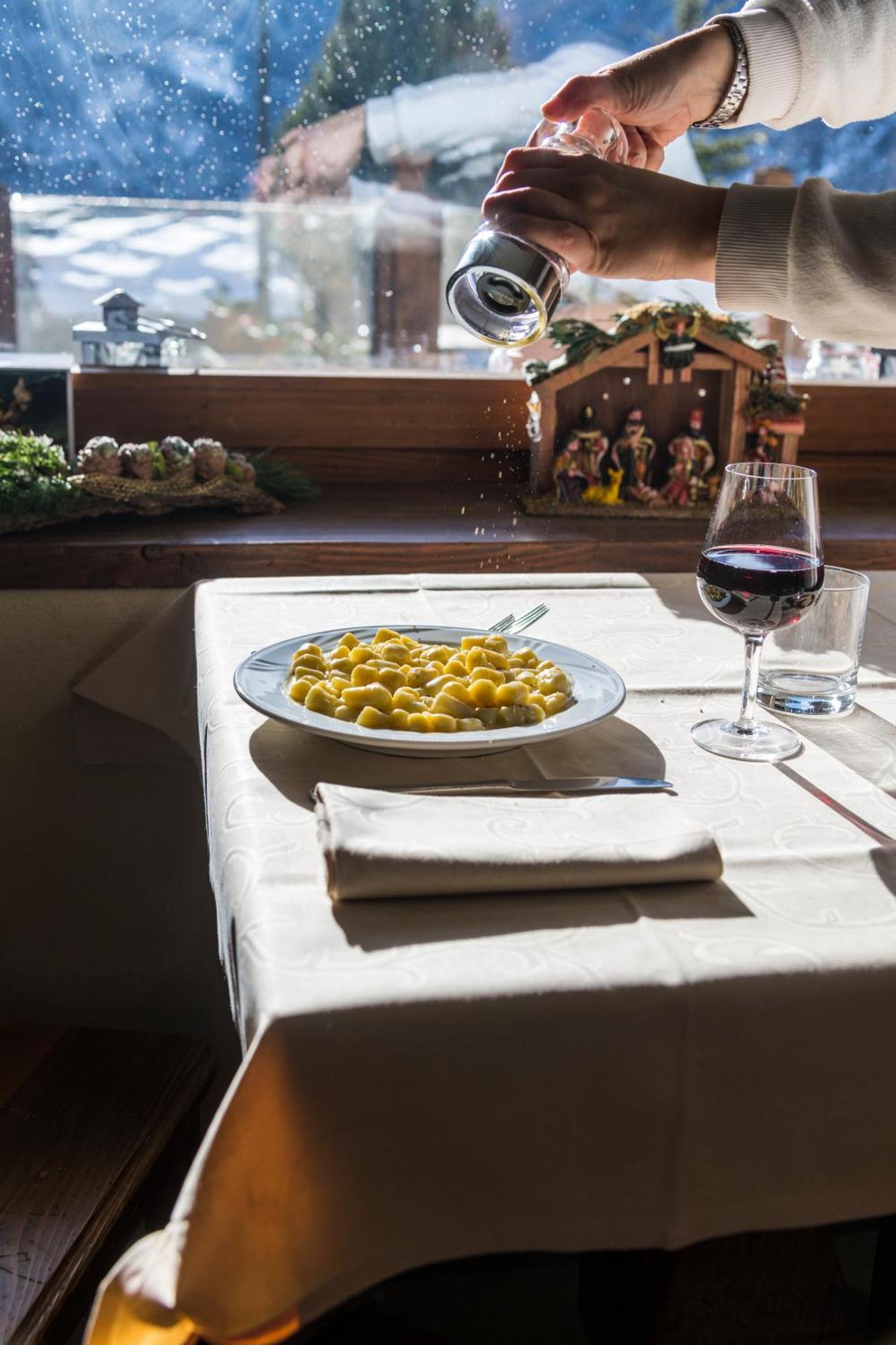 La Placette - Albergo Diffuso E Trattoria Usseaux Extérieur photo